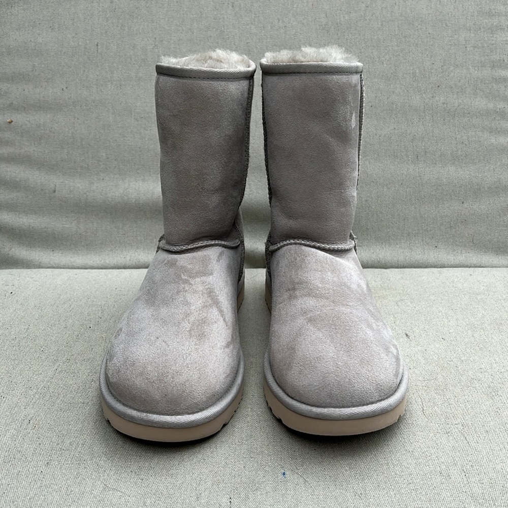 Light Grey Ugg Boots W9 (40)